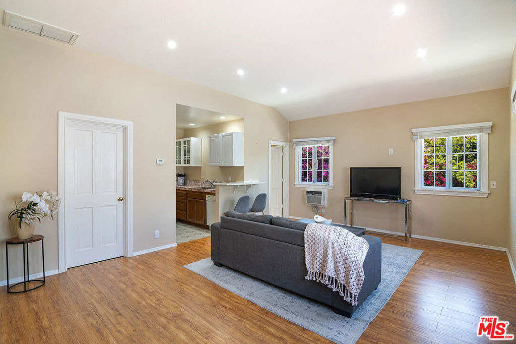 508 N Canon Drive - Photo 29