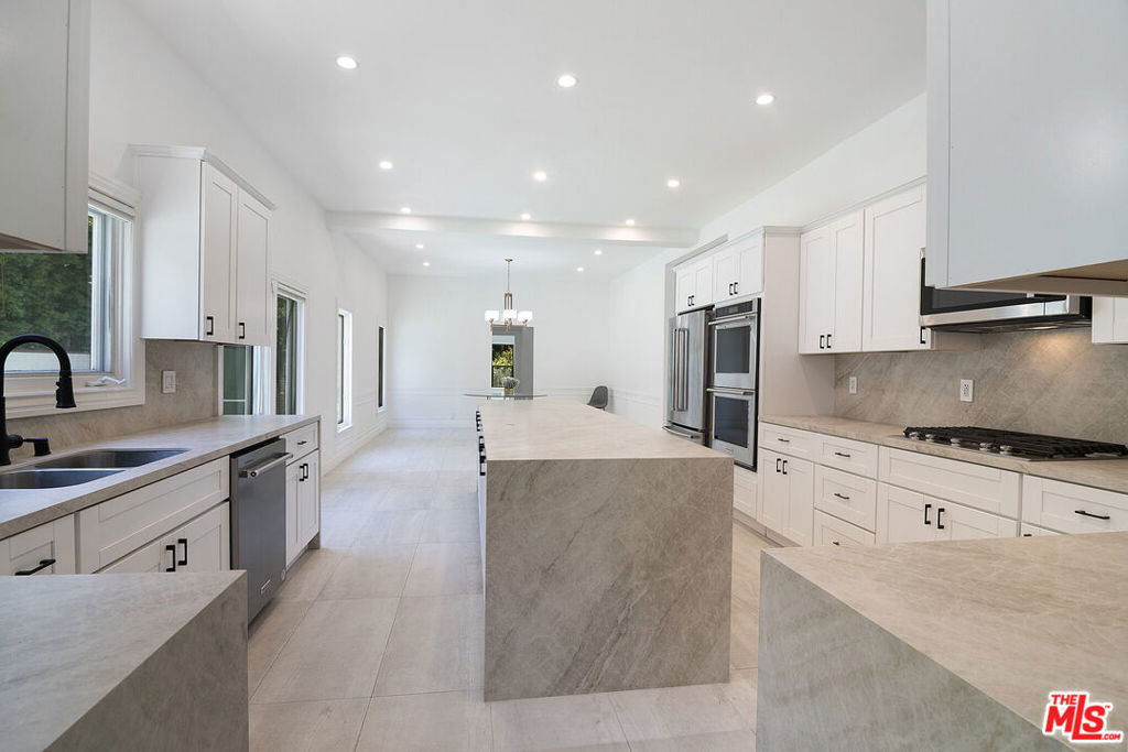 508 N Canon Drive - Photo 12