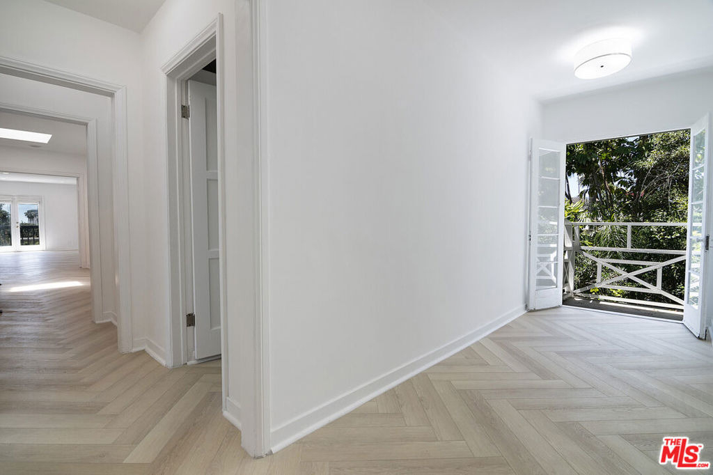 508 N Canon Drive - Photo 19