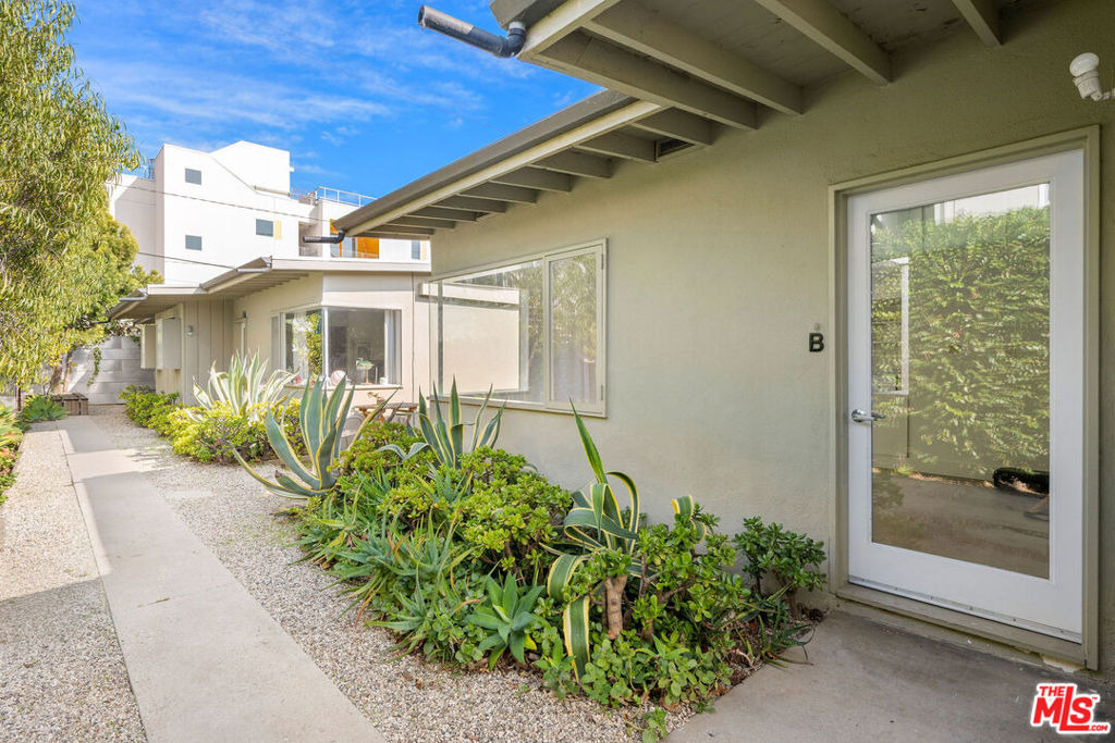1819 Euclid Street - Photo 1