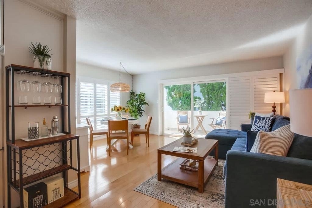 245 Coast - Photo 3