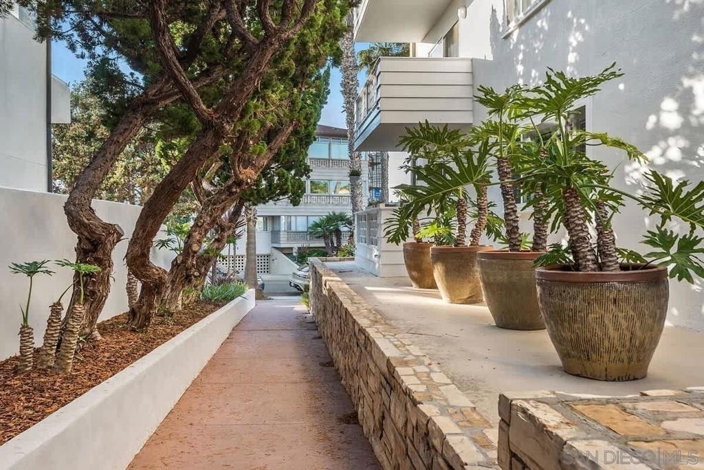 245 Coast - Photo 25