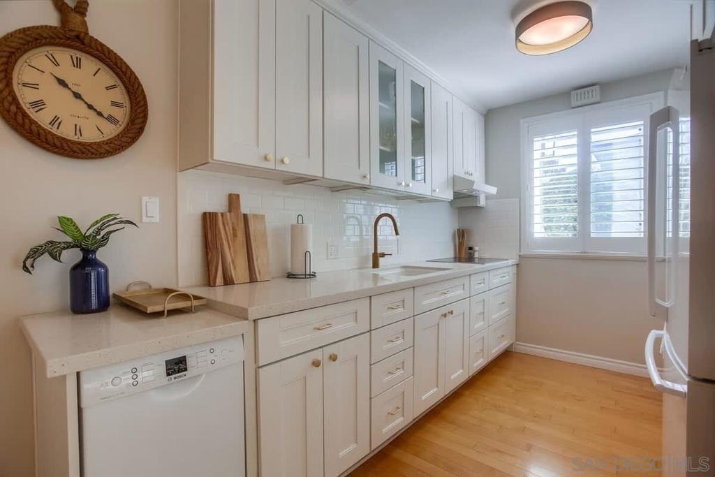 245 Coast - Photo 8