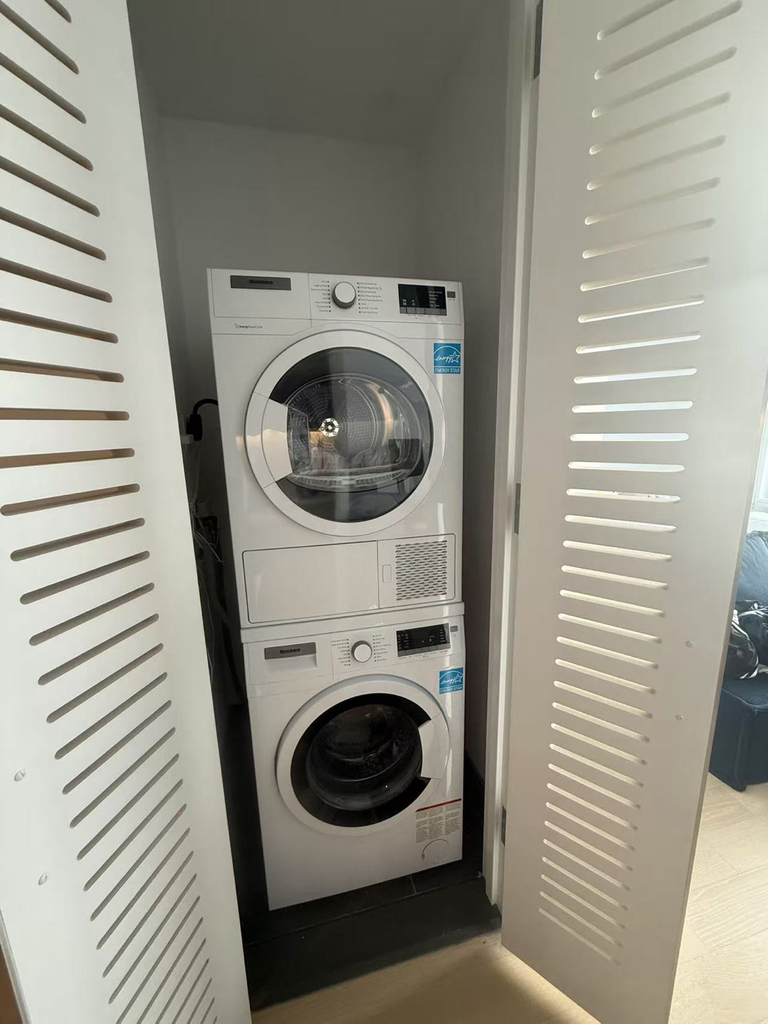 555 West 38th Street - Photo 2