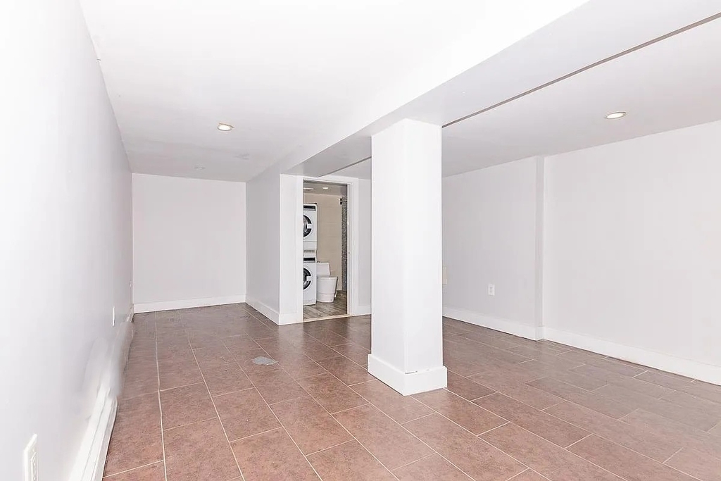 1044 Putnam Avenue - Photo 4