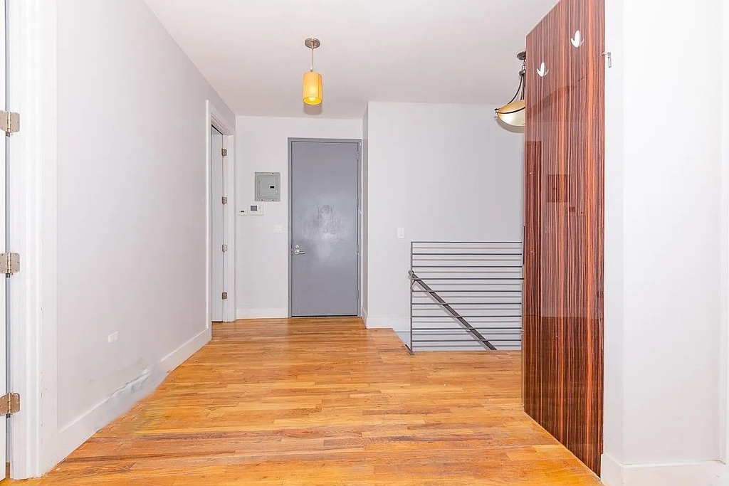 1044 Putnam Avenue - Photo 2