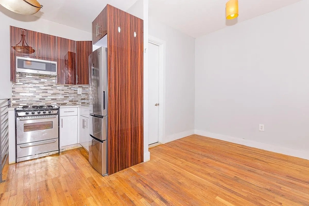 1044 Putnam Avenue - Photo 1