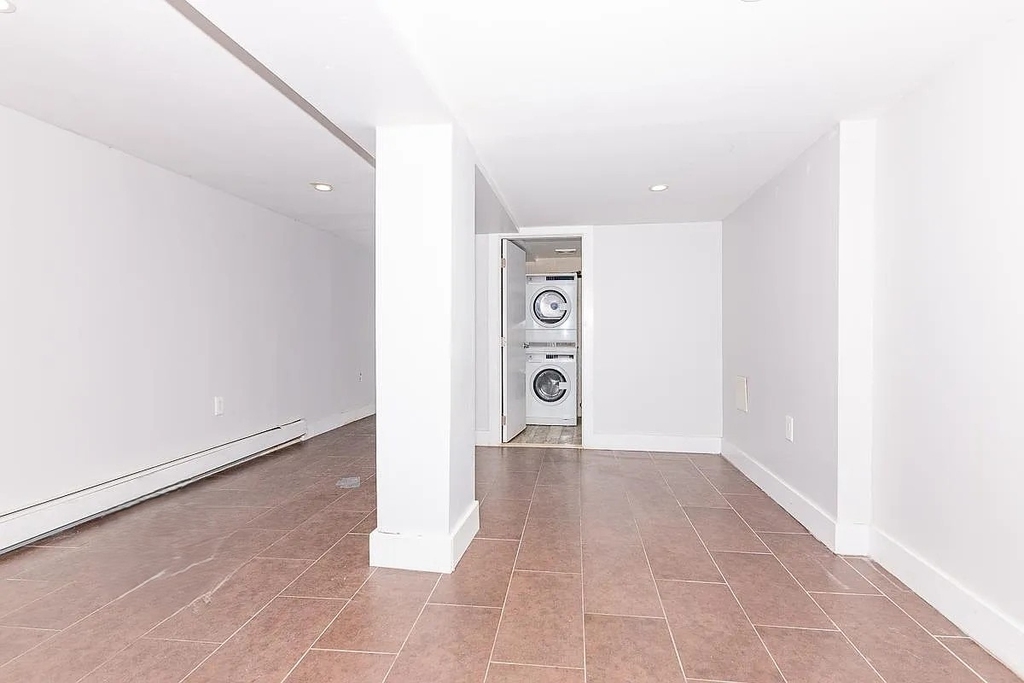 1044 Putnam Avenue - Photo 5