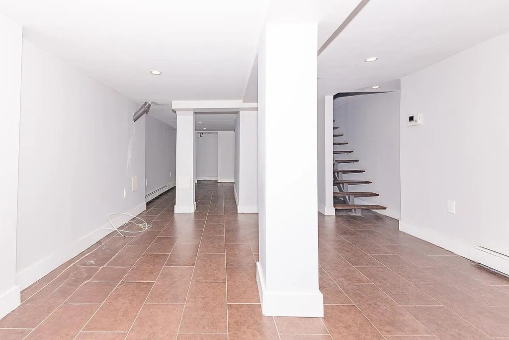 1044 Putnam Avenue - Photo 6
