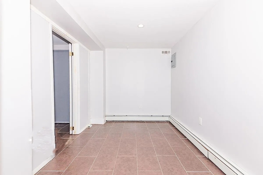 1044 Putnam Avenue - Photo 9