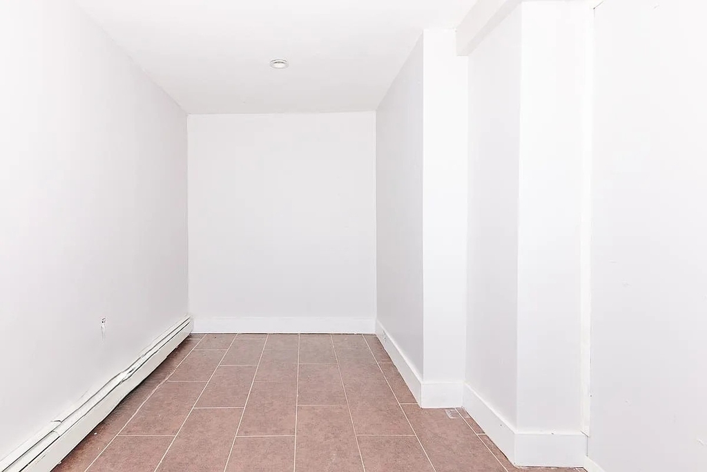 1044 Putnam Avenue - Photo 8
