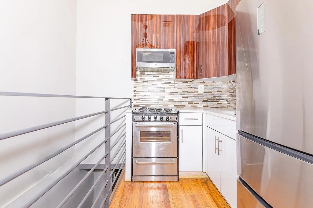 1044 Putnam Avenue - Photo 0