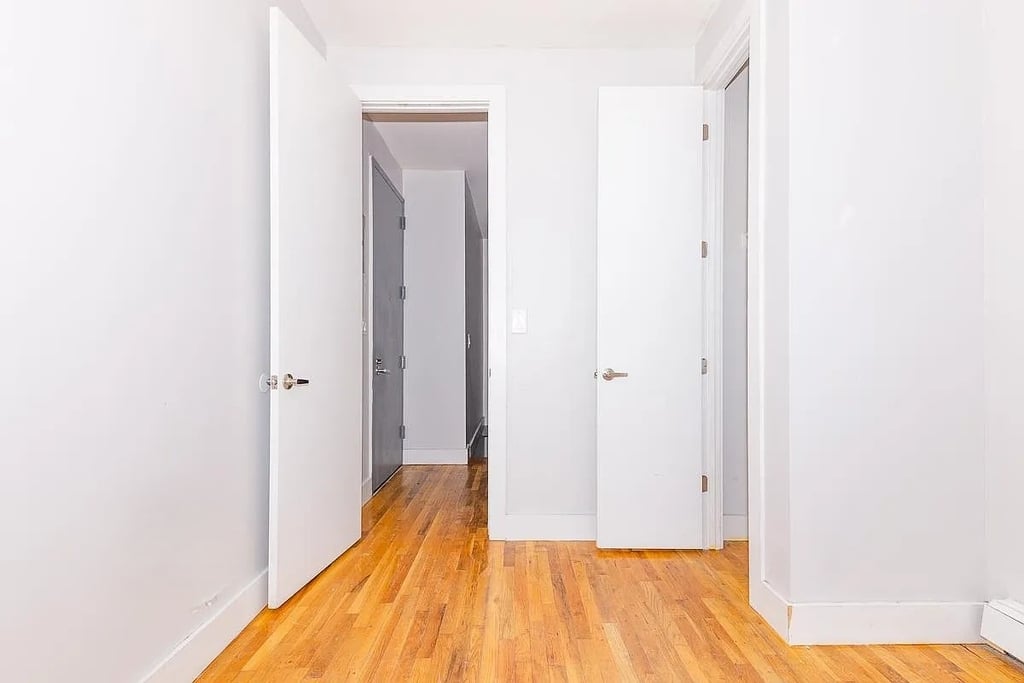 1044 Putnam Avenue - Photo 3