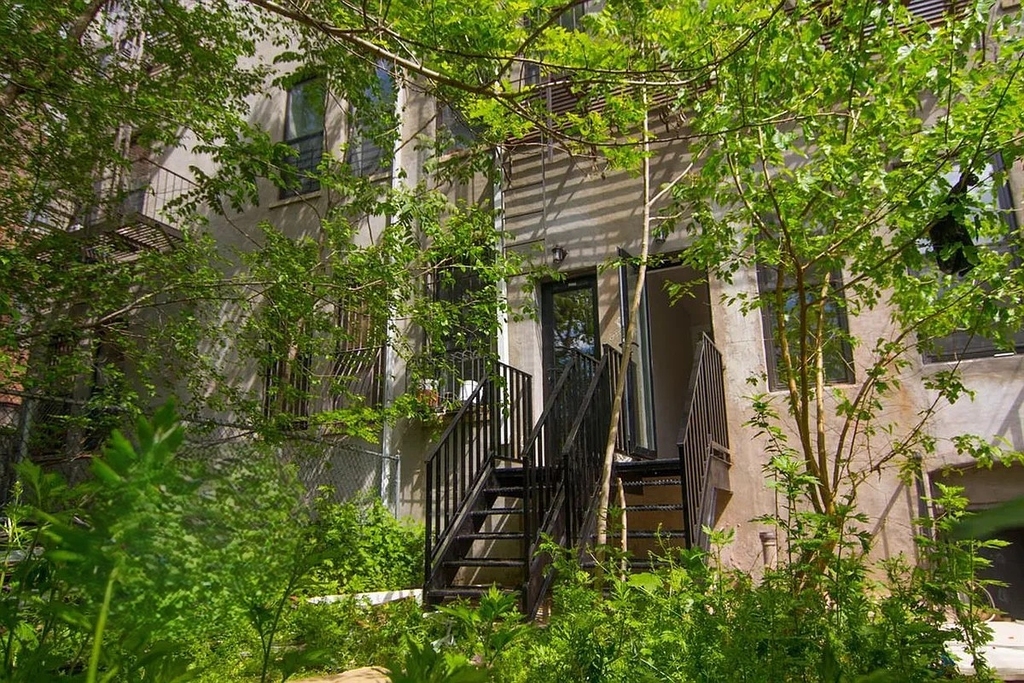 1044 Putnam Avenue - Photo 11