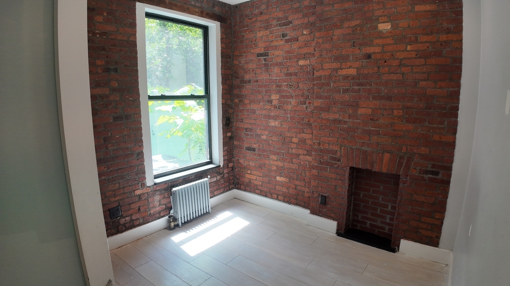 West 52nd Street - Photo 4
