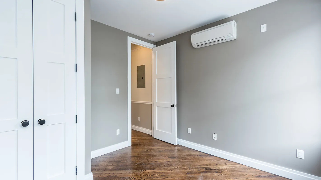 77 Graham Avenue - Photo 7