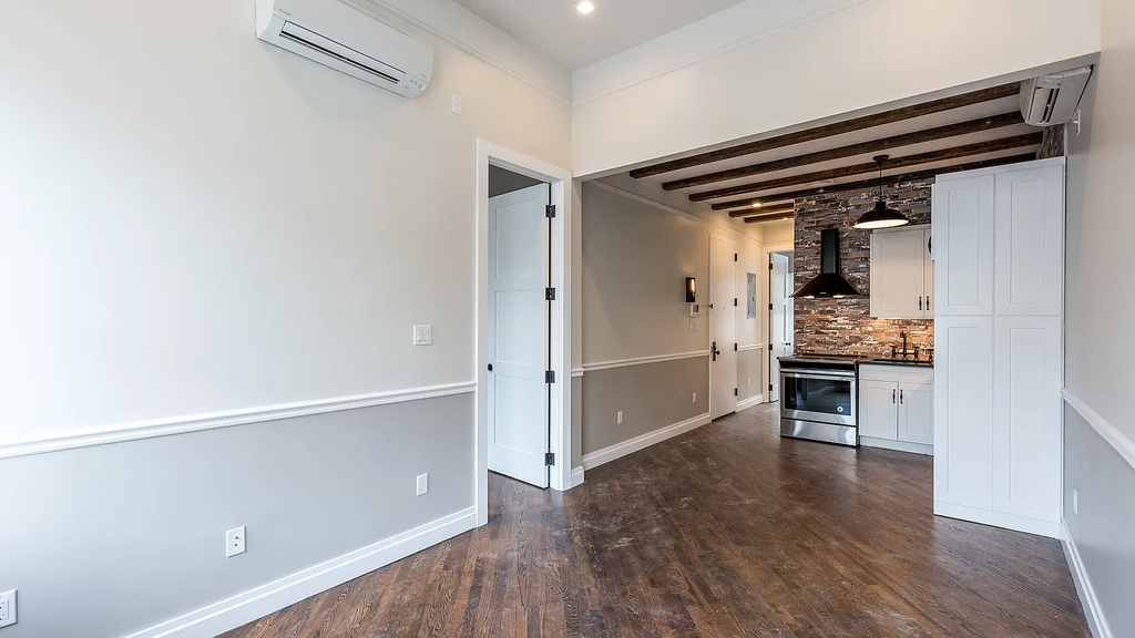 77 Graham Avenue - Photo 9