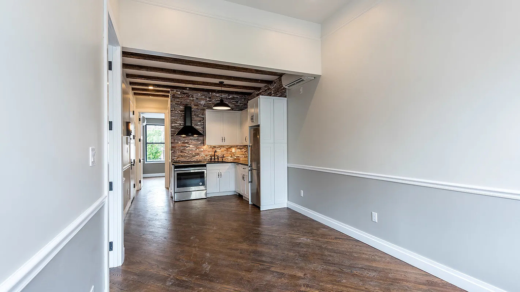 77 Graham Avenue - Photo 1