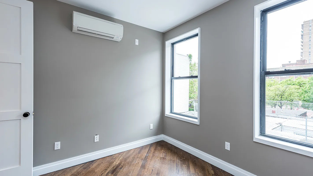 77 Graham Avenue - Photo 11
