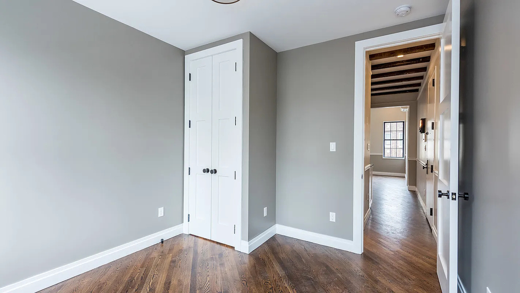 77 Graham Avenue - Photo 8