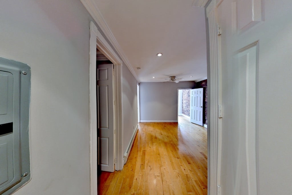 Avenue B - Photo 6