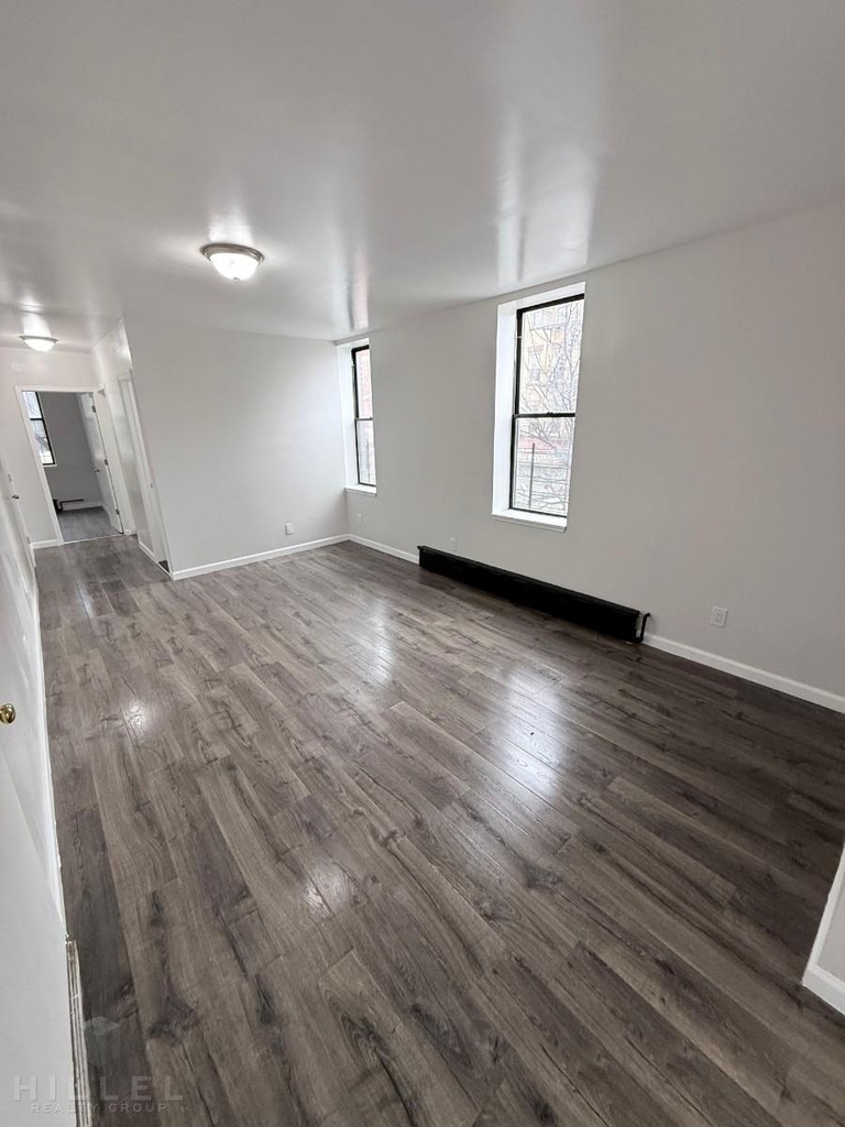 Rockaway Avenue - Photo 2