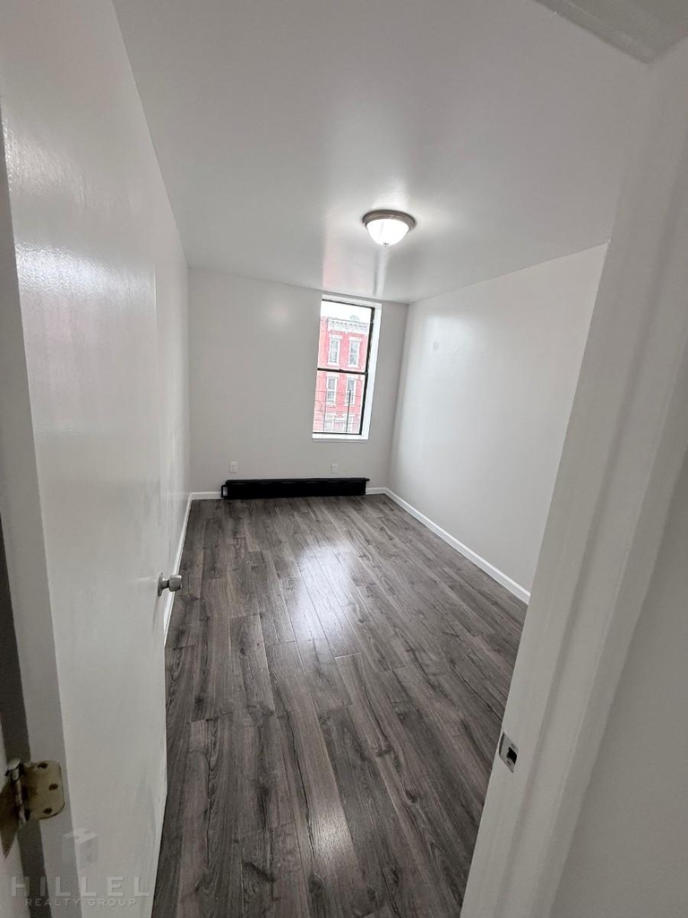 Rockaway Avenue - Photo 4