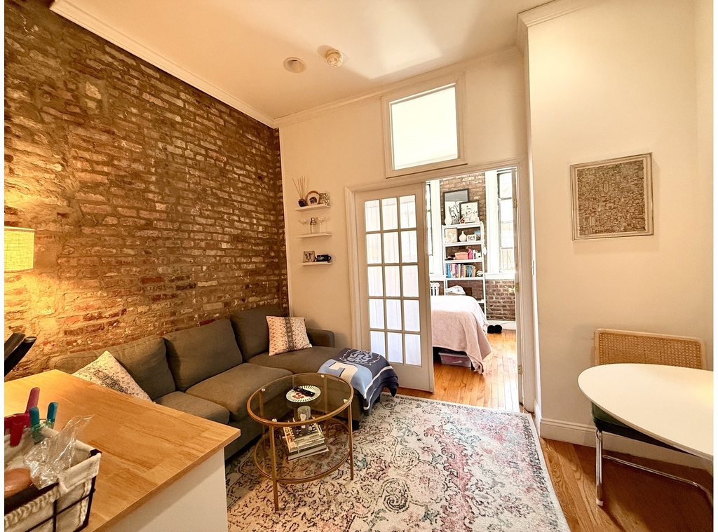 237 E 58th St - Photo 2