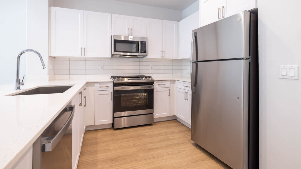 5211 Pacific Concourse Dr - Photo 2