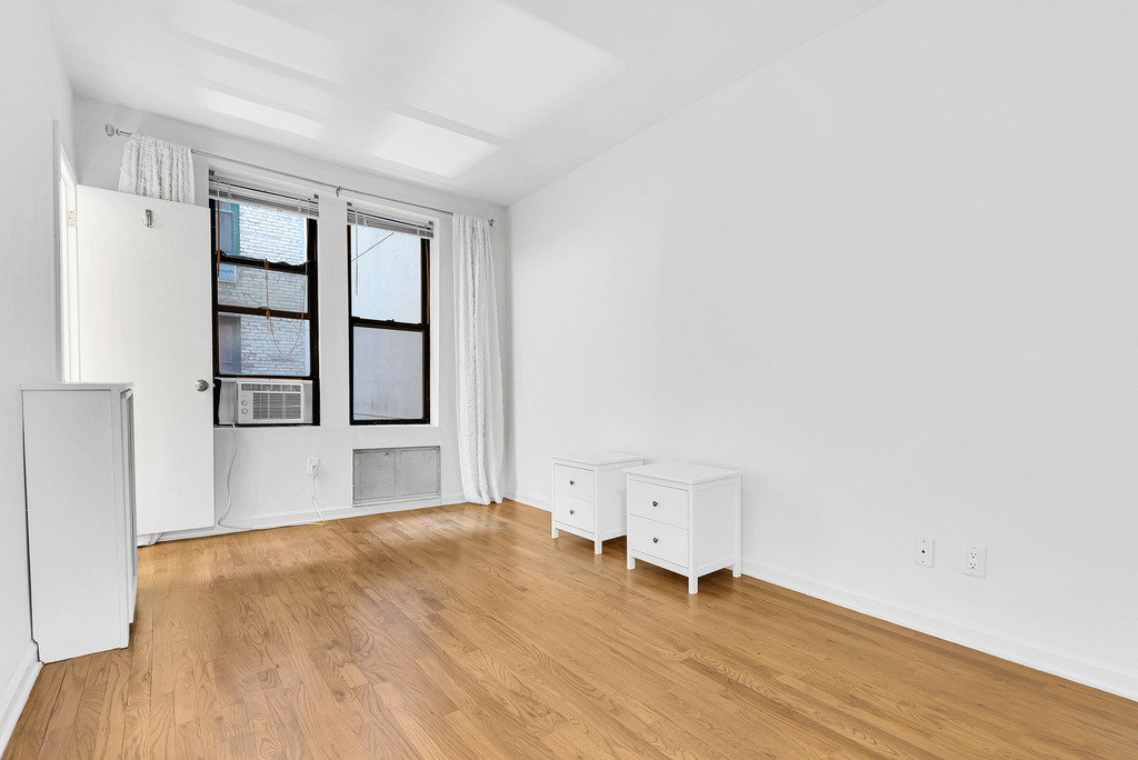 East 70th Street - Photo 5