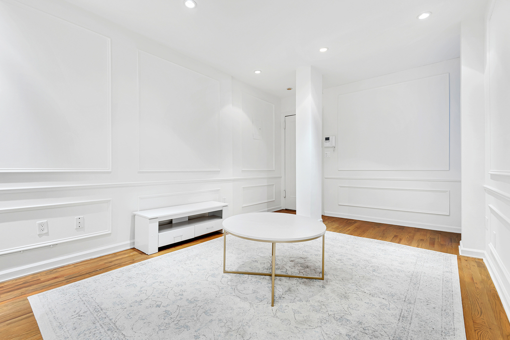 East 70th Street - Photo 2