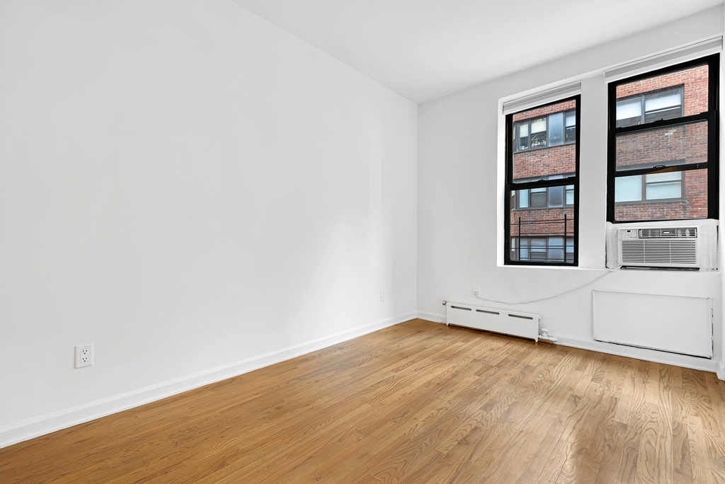 East 70th Street - Photo 4