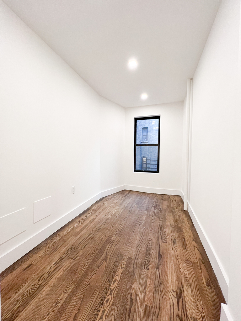 3139 Broadway - Photo 9