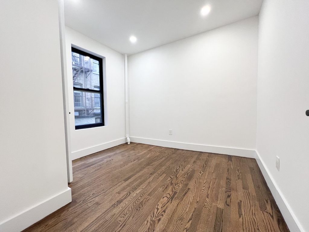 3139 Broadway - Photo 7