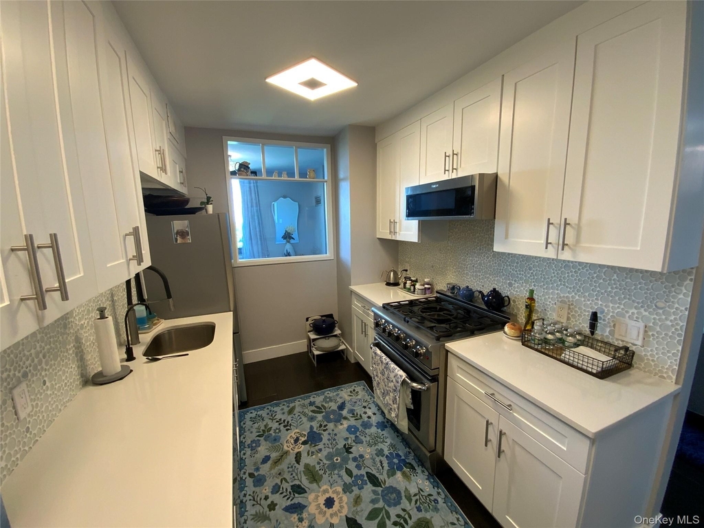 27010 Grand Central Parkway - Photo 9