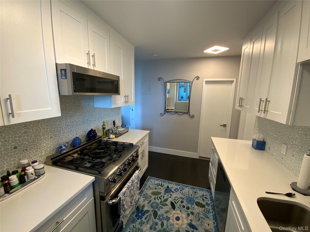 27010 Grand Central Parkway - Photo 8