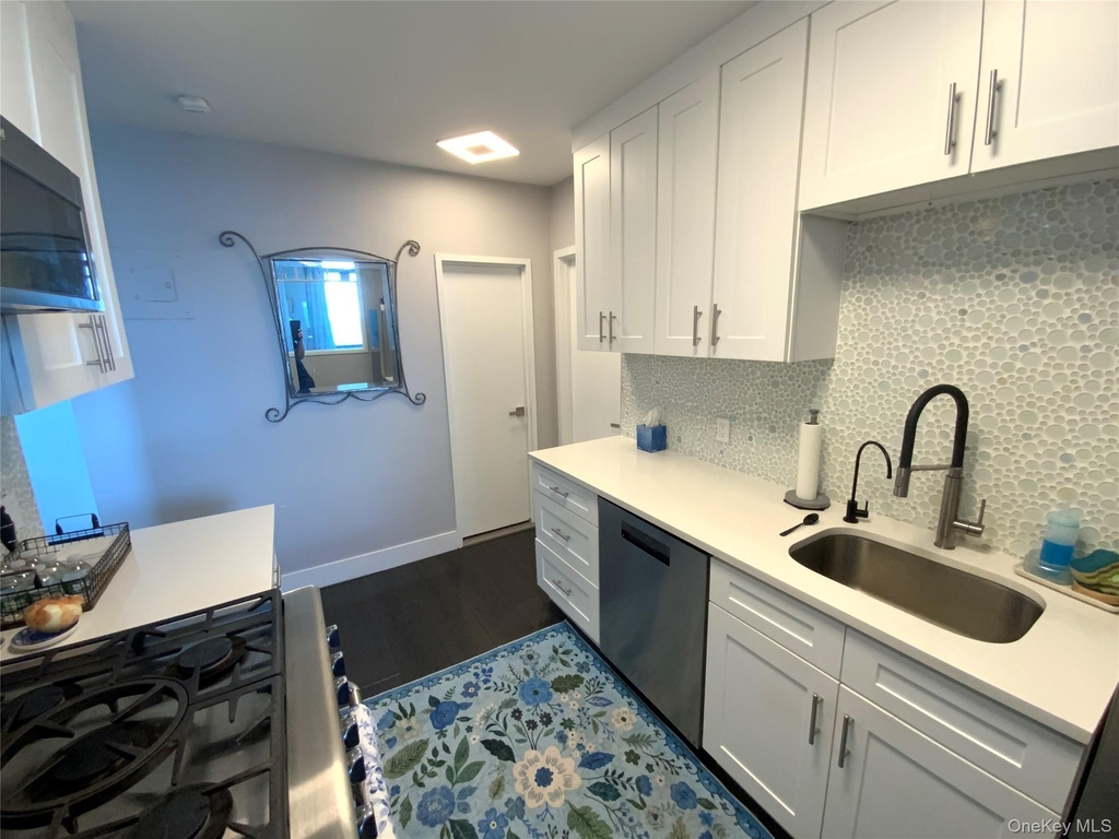 27010 Grand Central Parkway - Photo 10