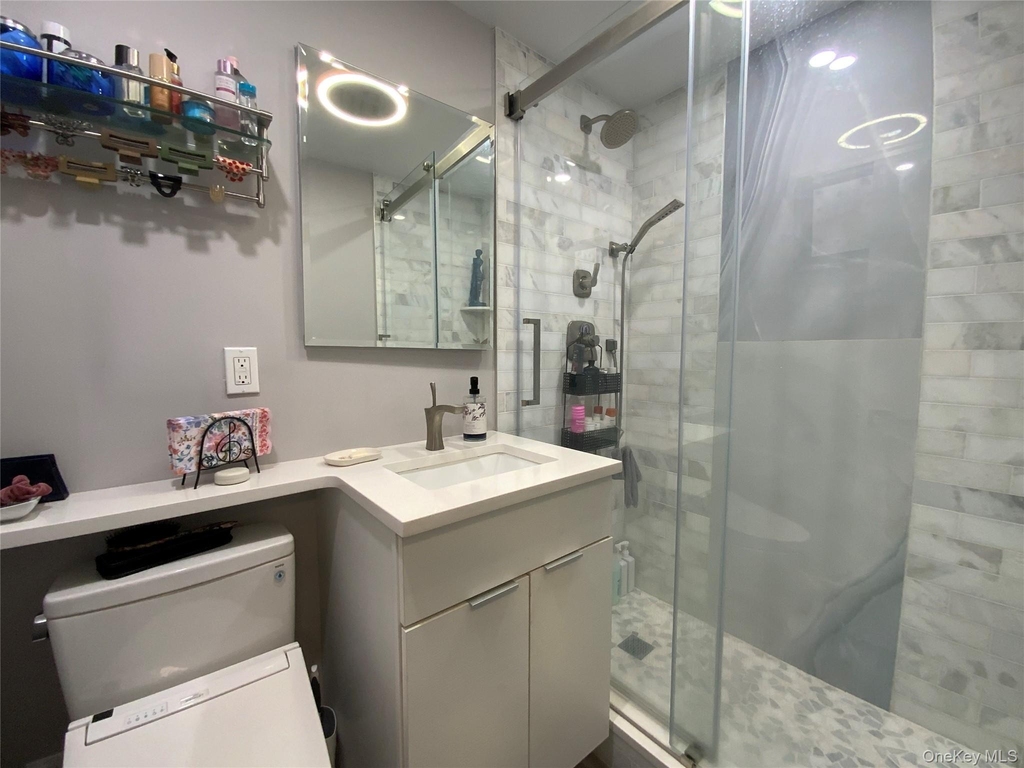 27010 Grand Central Parkway - Photo 15