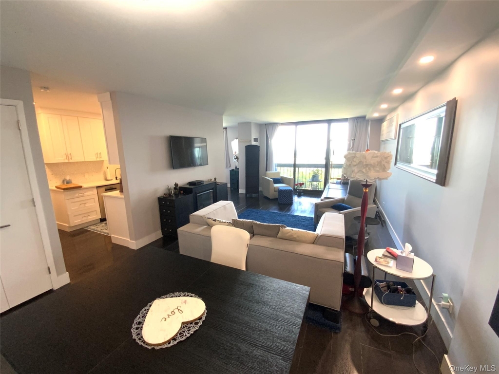 27010 Grand Central Parkway - Photo 4