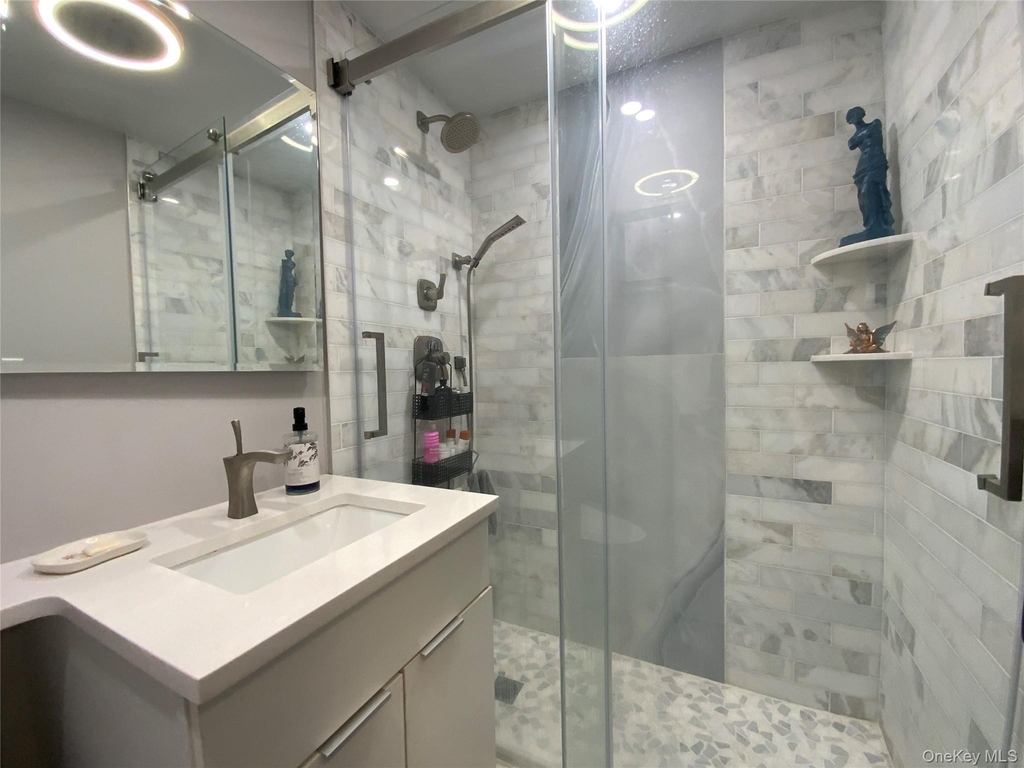 27010 Grand Central Parkway - Photo 16