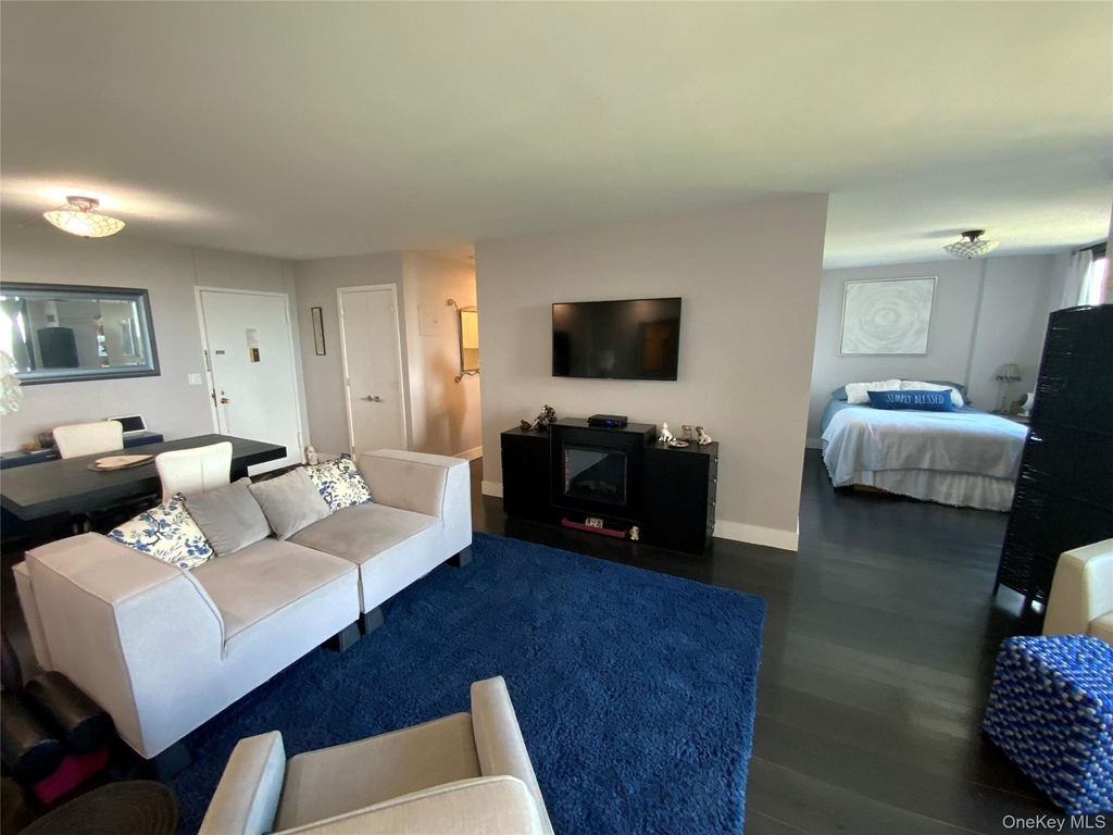 27010 Grand Central Parkway - Photo 2