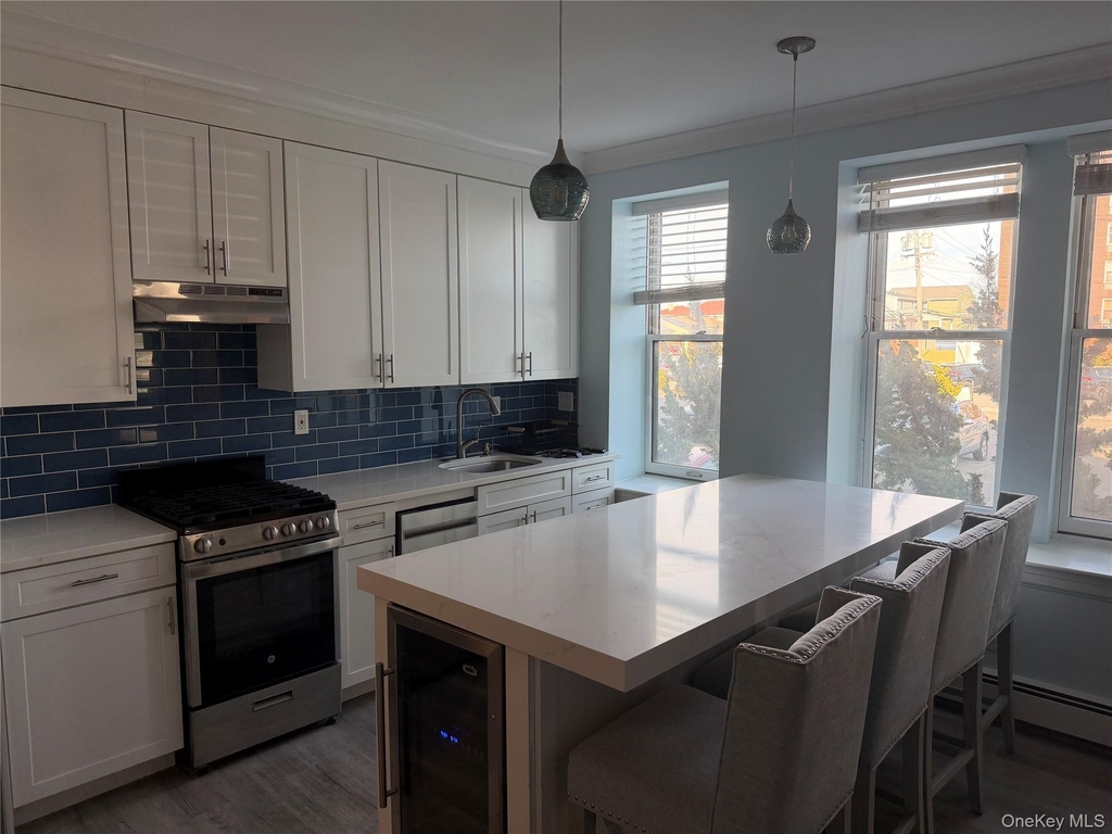 25 W Broadway - Photo 2