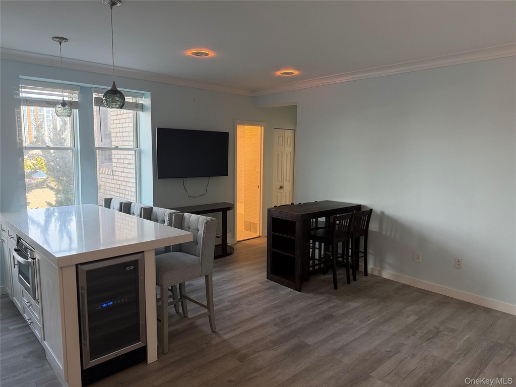 25 W Broadway - Photo 1