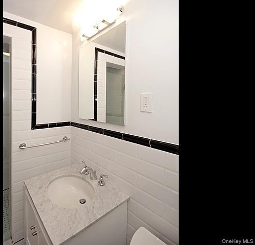 160 S Middle Neck Road - Photo 10