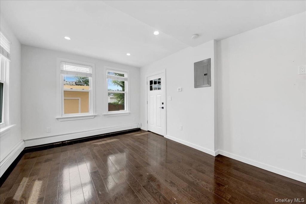 23 Colin Street - Photo 2