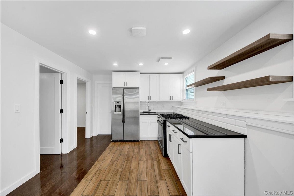 23 Colin Street - Photo 1