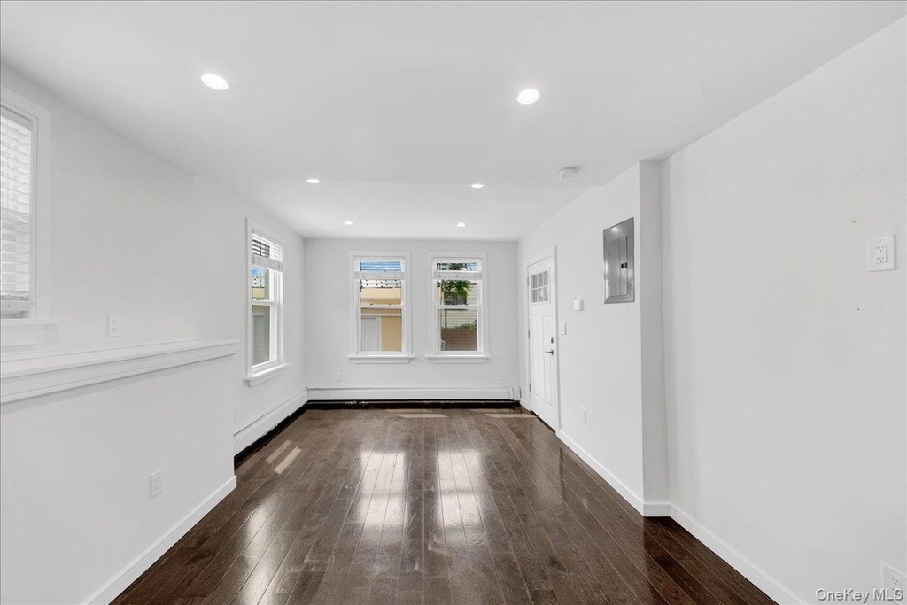 23 Colin Street - Photo 3