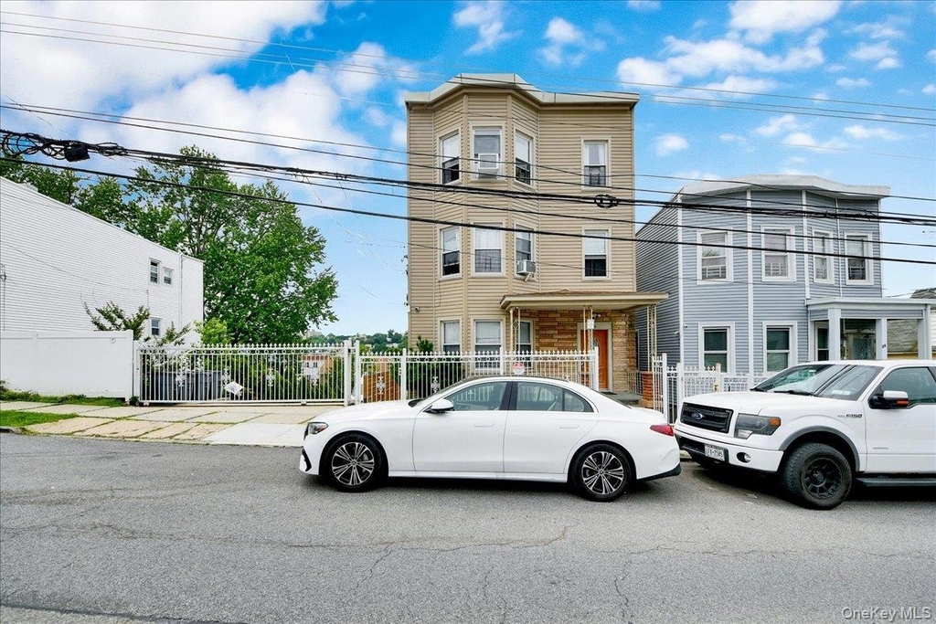 23 Colin Street - Photo 0