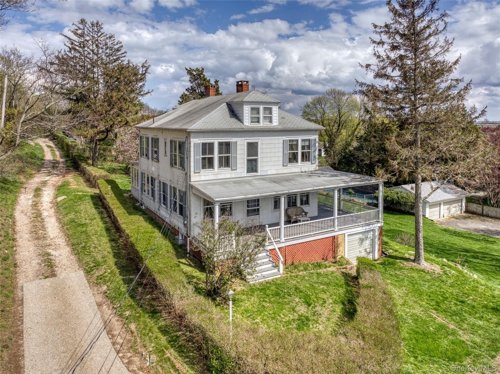100 Maple Lane - Photo 0