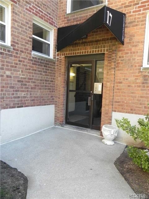 17 Schenck Avenue - Photo 0